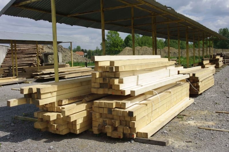 Drewno budowlane – co oferujemy w hurtowni Sinus?